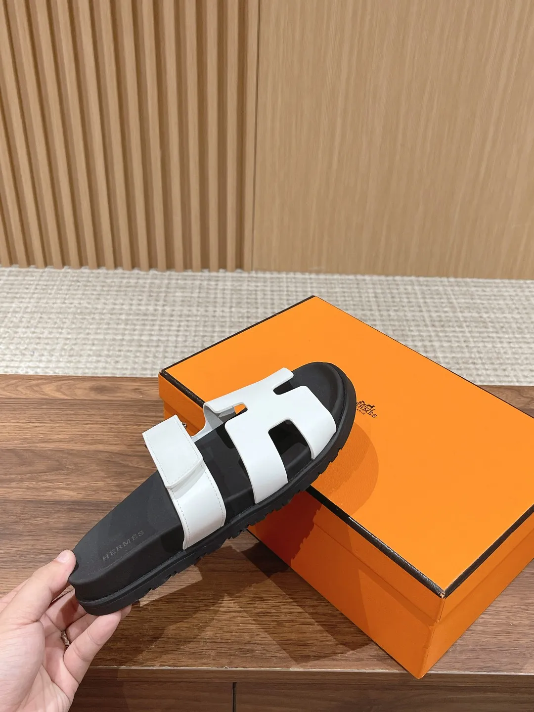 💕💕Factory direct selling price p480💕💕 𝐇𝐞𝐫𝐦𝐞𝐬 Hermès second uncle slippers, must be crazy to call🙆 The classic + 2025 new color matching is also so beautiful. The contrasting splicing of different colors and materials can easily create a fashionable look Size: 35-45